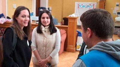 Анджелина Джоли посетила с гуманитарной миссией Львов