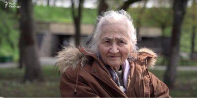 История 87-летней женщины, вынужденной бежать из Мариуполя. Последний материал, над которым работала погибшая журналистка Радио Свобода