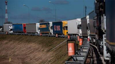 Польша усилила контроль грузовиков в Беларуси, очереди на границе до 80 часов