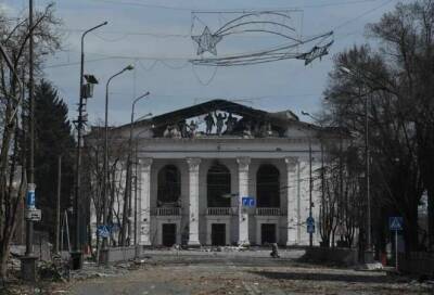 То, что осталось от здания драмтеатра в Мариуполе