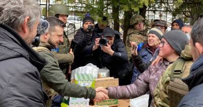 Зеленский посетил освобожденную от войск РФ Бучу (фото)