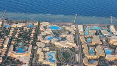 Россия обсудила с Египтом внедрение карт «Мир» на красноморских курортах