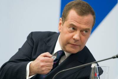 Дмитрий Медведев: украинцы 30 лет молились на Третий Рейх