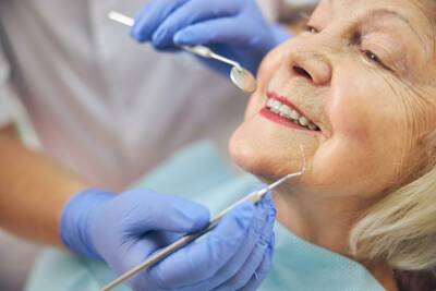 Минздрав расширяет корзину прав на стоматологическую помощь для пожилых людей