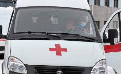 В Ташкенте госпитализировали трех сотрудников автозаправки. Их обнаружили лежащими без сознания
