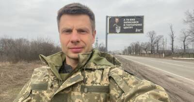 Алексей Гончаренко о войне и волонтерстве: "Там, где еще месяц назад учились дети, сейчас собирают гуманитарку для фронта"