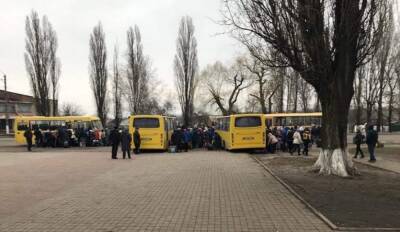 Эвакуация под грохот вражеских орудий: Жителей Луганщины просят выехать до наступления российских оккупантов