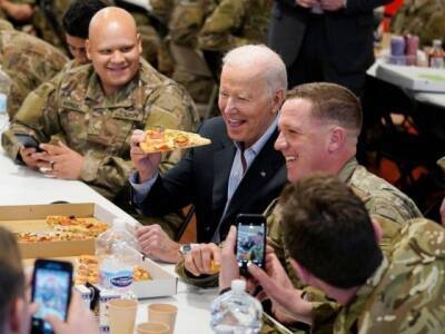 Фото недели: Байден встретился с американскими военными в Польше