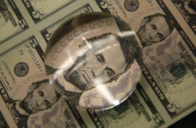 Доллар растет на фоне ожидания действий ФРС - smartmoney.one - Россия - США - Reuters