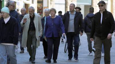 Солнечная Италия вместо кровавой Украины: Меркель наслаждается отпуском