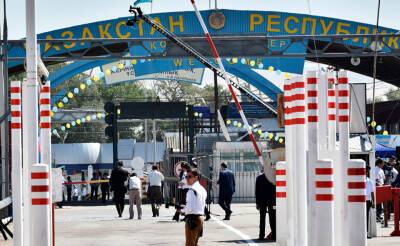 Казахстан снимает ограничения на границе с Узбекистаном