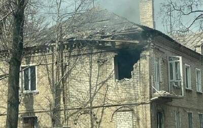 На Луганщине враг обстрелял больницу и жилые дома