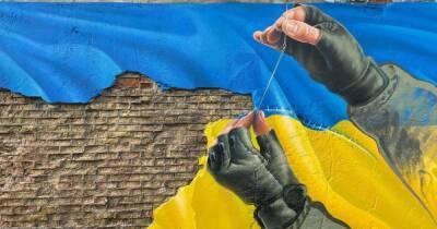 В Киеве на Оболони появился трогательный мурал, посвященный Украине