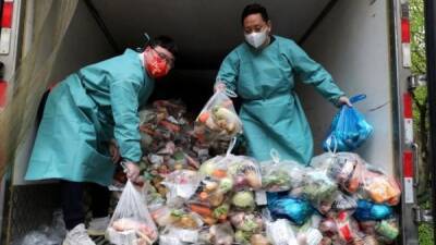 “Я впервые почувствовал голод”: жители Шанхая,сидящие в локдауне, жалуются на нехватку продовольствия