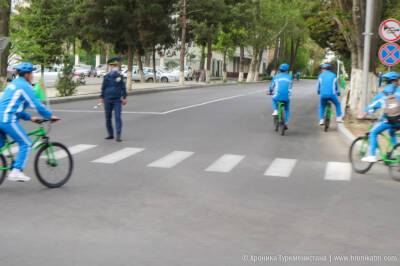 В Ашхабаде прошел велопробег в честь Всемирного дня здоровья (фото)