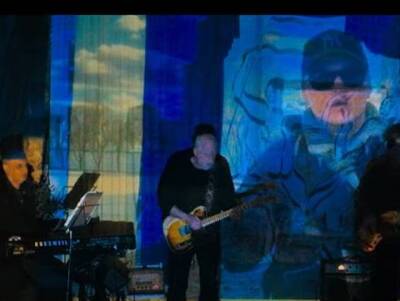 Андрей Хлывнюк - "Ой, у лузі червона калина". Pink Floyd выпустили первый за 28 лет трек и посвятили его Украине. В клипе использован вокал Хлывнюка. Видео - gordonua.com - Россия - Украина - Киев - Куба