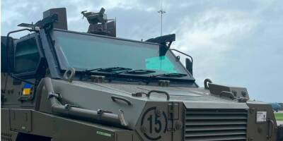 «Исторический момент». Австралия передает Украине бронеавтомобили Bushmaster на $38 млн