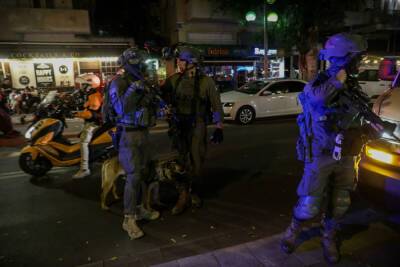 Продолжаются поиски террориста, полиция Израиля опубликовала его фото и видео
