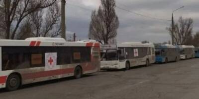Российские оккупанты забрали гуманитарный груз для жителей Мелитополя вместе с фурами и автобусами для эвакуации — мэр