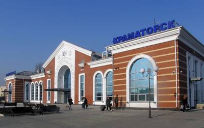 Враг обстрелял ракетами вокзал в Краматорске. 18 +