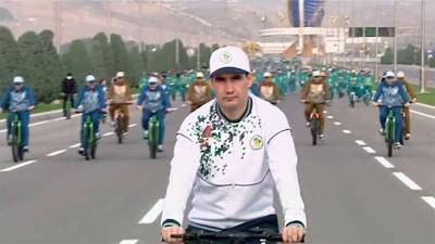 Сердар Бердымухамедов принял участие в велопробеге и поручил озеленять Ашхабад