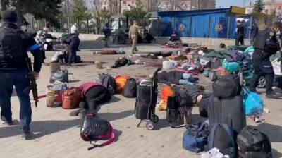 Российские оккупанты обстреляли ракетами вокзал в Краматорске: десятки погибших