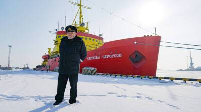 Россияне обстреляли ледоколам "Капитан Белоусов" с гражданскими - Азов