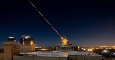 Ученые обнаружили мощный "космический лазер": луч идет из очень глубокого космоса