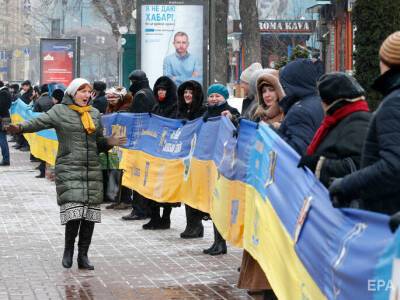 Число украинцев, считающих себя "одним народом" с россиянами, уменьшилось в пять раз менее чем за год – опрос