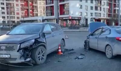 Ребенок пострадал в ДТП с двумя автомобилями KIA на улице Газовиков в Тюмени