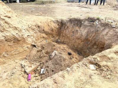 В Бучі почалася ексгумація тіл з братської могили