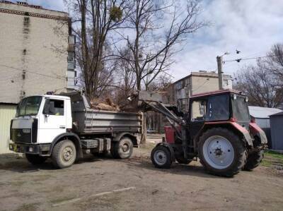 Ежендевно из дворов Харькова вывозят более 8 тыс. кубометров мусора