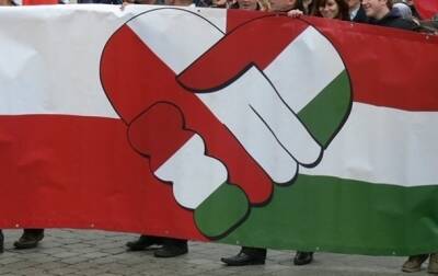 Польша заморозит отношение с Венгрией из-за Украины