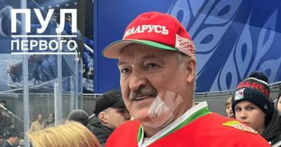 Лукашенко получил клюшкой по лицу во время хоккейного матча (фото, видео)