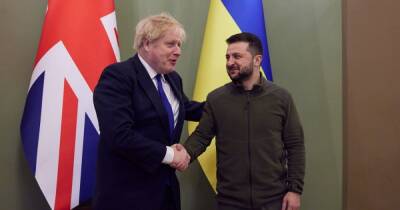 Необъявленный визит: что известно о встрече Зеленского и Джонсона в Киеве (фото)