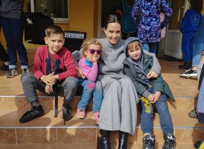 Анджелина Джоли приехала в Львов с гуманитарной миссией и попала под обстрел