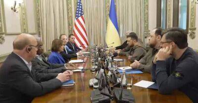 Спикер Палаты представителей Конгресса США прибыла в Киев