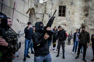 Главарь ХАМАС призвал израильских арабов приготовить оружие