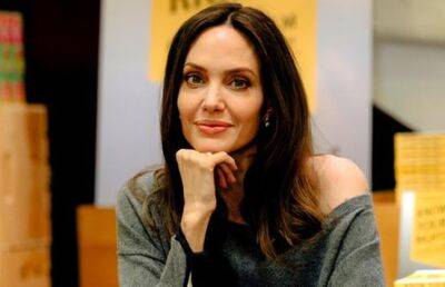 Анджелина Джоли отвлекала внимание всего мира от «Азовстали», заявила Захарова