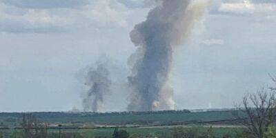 В Белгороде снова слышны взрывы, в окрестностях поднялся столб дыма