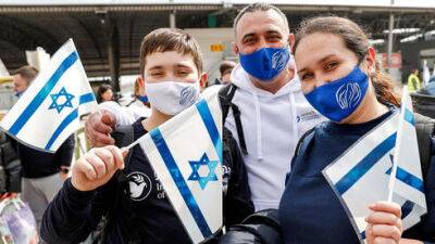 ЦСБ: более трети граждан Израиля моложе 20 лет