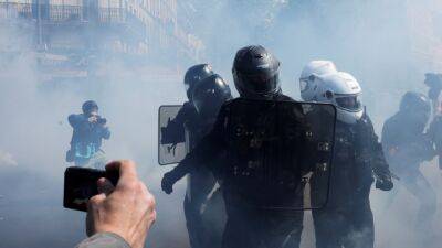 В Париже на марше по поводу 1 Мая произошли столкновения с полицией