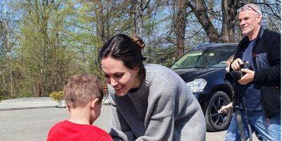 Анджелина Джоли посетила детей из Луганской области в Бориславе