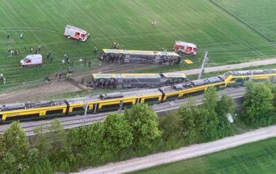В Австрии пассажирский поезд сошел с рельсов, погибли люди