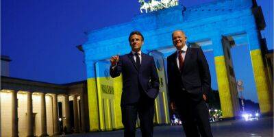 Перед Бранденбургскими воротами. Макрон и Шольц заявили о полной поддержке Украины