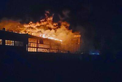 Подробностиночного обстрела 9 мая: сгорели ТЦ и склады, есть жертвы | Новости Одессы