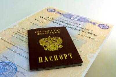Тисячі дипломатичних паспортів для еліти: Росія хоче обійти санкції