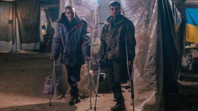 "Азов" показал раненых бойцов в подземельях "Азовстали"