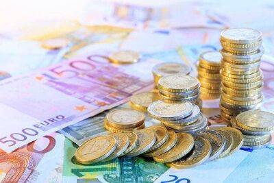 Курс рубля усиливает рост и поднимается до 66,5 за доллар и 70 за евро
