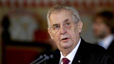 Президент Чехії дозволив добровольцям воювати в Україні